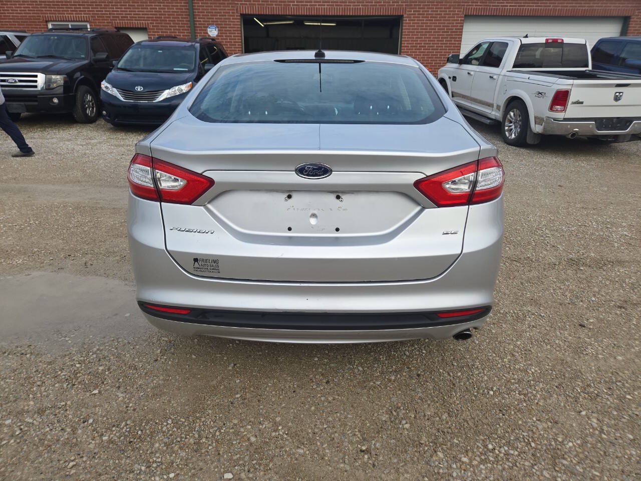 Used 2014 Ford Fusion SE FWD image 8