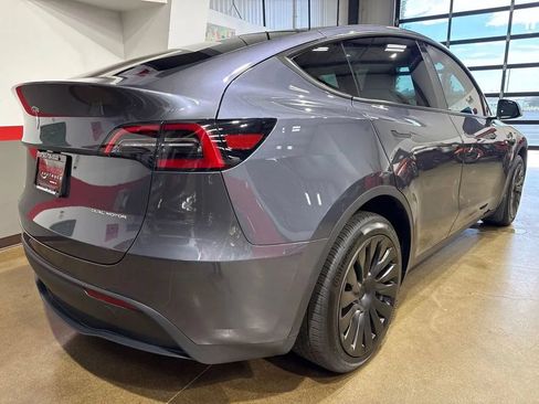 Used 2023 Tesla Model Y Long Range AWD/4WD image 45