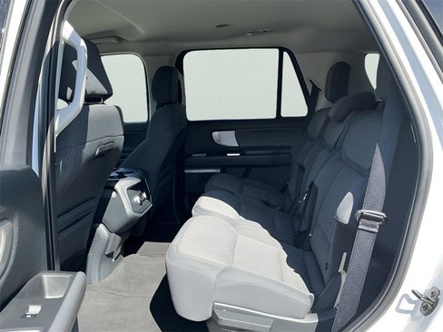 Certified 2025 Ford Expedition Active image 26
