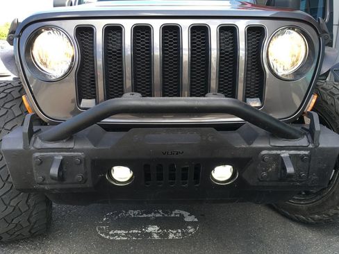 Used 2020 Jeep Wrangler Unlimited Sahara w/ Uconnect 4C Nav & Sound Group AWD/4WD image 11