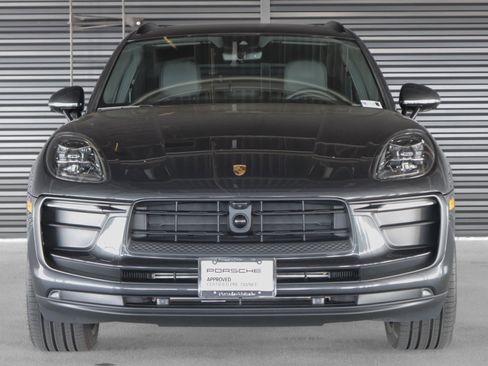 Certified 2026 Porsche Macan AWD/4WD image 8