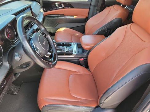 Used 2022 Kia Carnival SX FWD image 3