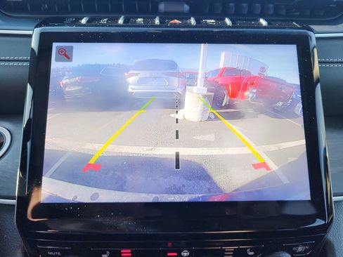 Used 2024 Jeep Grand Cherokee Limited image 17