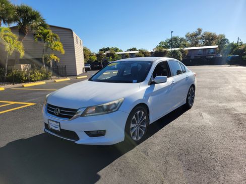 Used 2015 Honda Accord Sport image 9