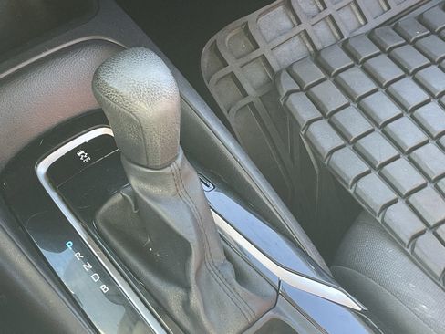 Used 2020 Toyota Corolla LE image 7