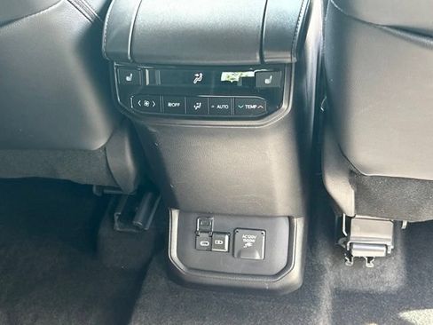 Certified 2025 Toyota Highlander Platinum AWD/4WD image 54