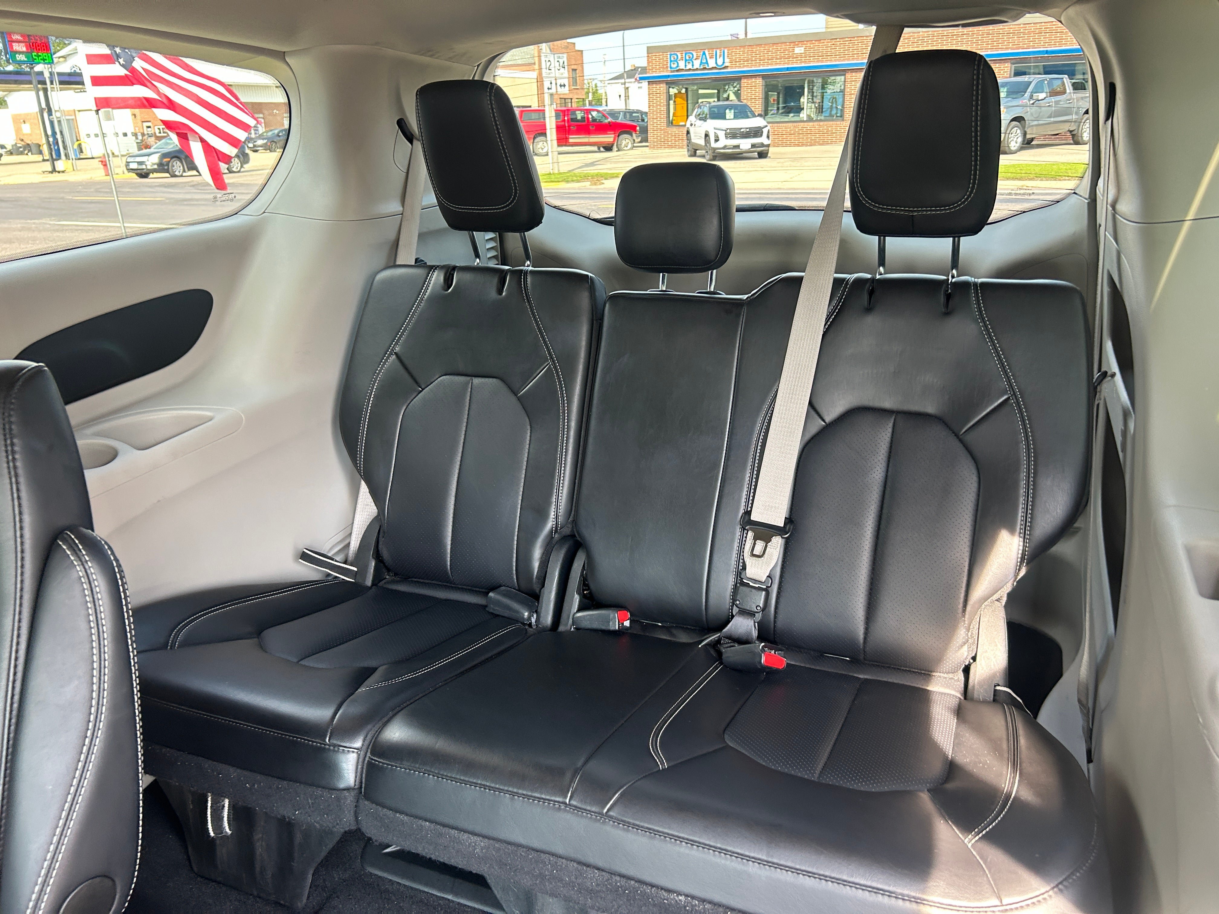 Used 2024 Chrysler Pacifica Touring-L FWD image 37