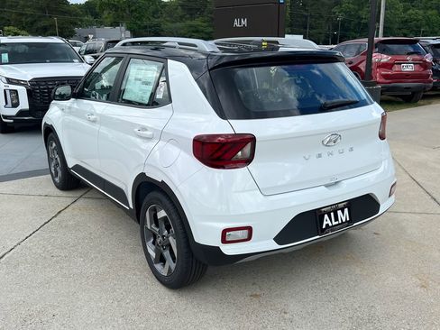 New 2025 Hyundai Venue Limited image 7
