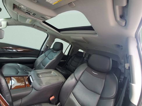 Used 2020 Cadillac Escalade Premium Luxury RWD image 17