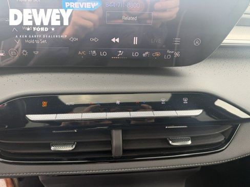 Used 2025 Buick Enclave Avenir w/ Super Cruise Package AWD/4WD image 25