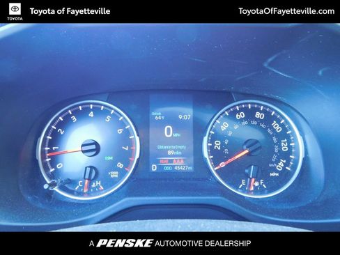 Used 2021 Toyota RAV4 XLE Premium image 11