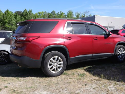 Used 2021 Chevrolet Traverse LT image 5
