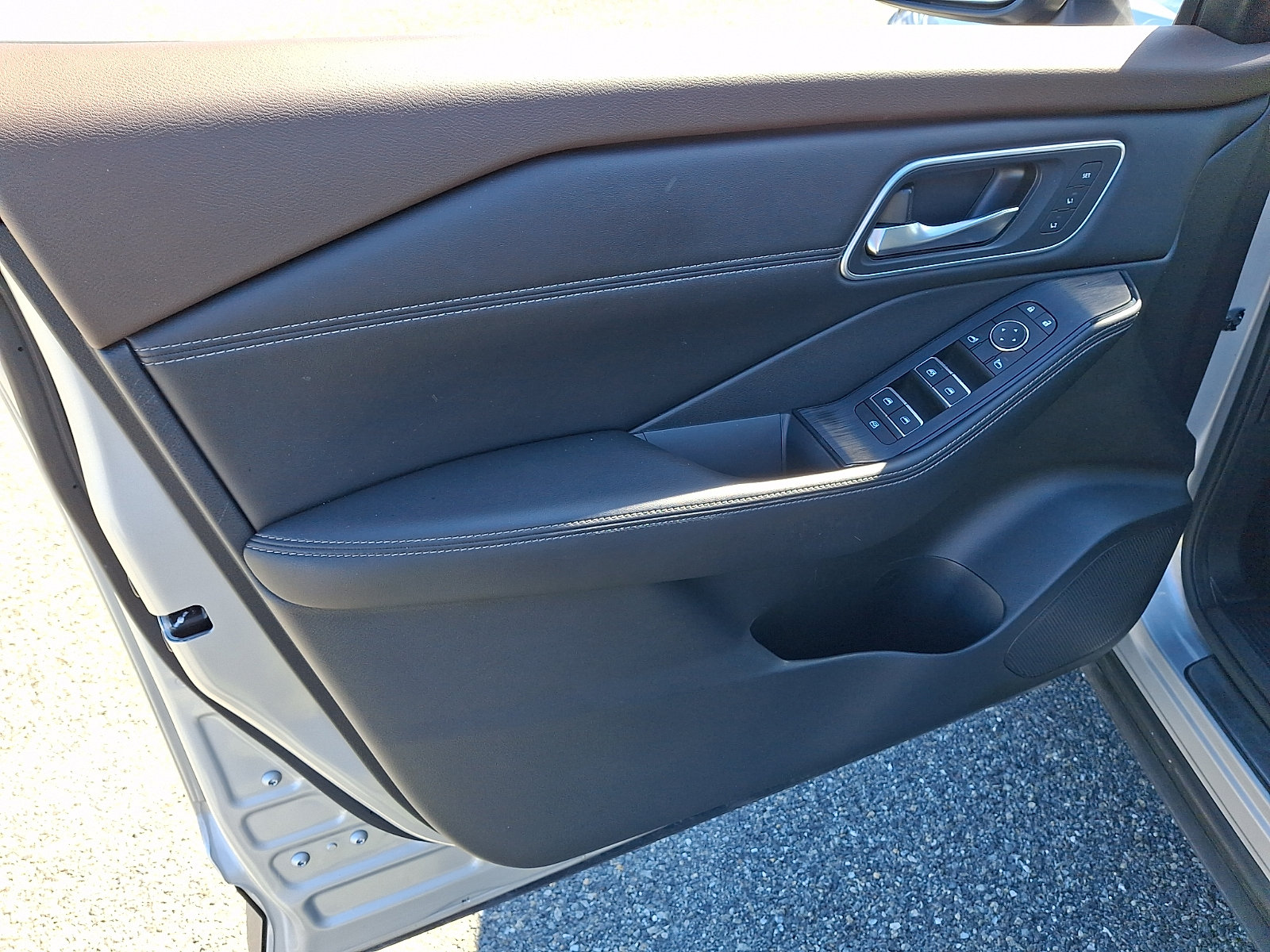 Used 2023 Nissan Rogue Platinum w/ Platinum Premium Package AWD/4WD image 13