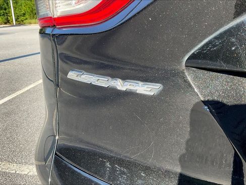 Used 2015 Ford Escape SE w/ Equipment Group 201A FWD image 29