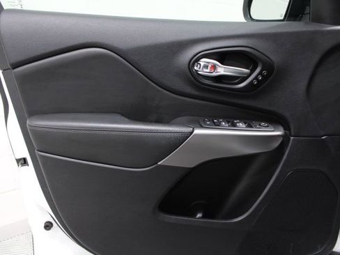 Used 2022 Jeep Cherokee Limited image 19