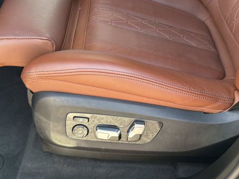 Used 2025 BMW X7 M60i w/ Executive Package AWD/4WD image 19