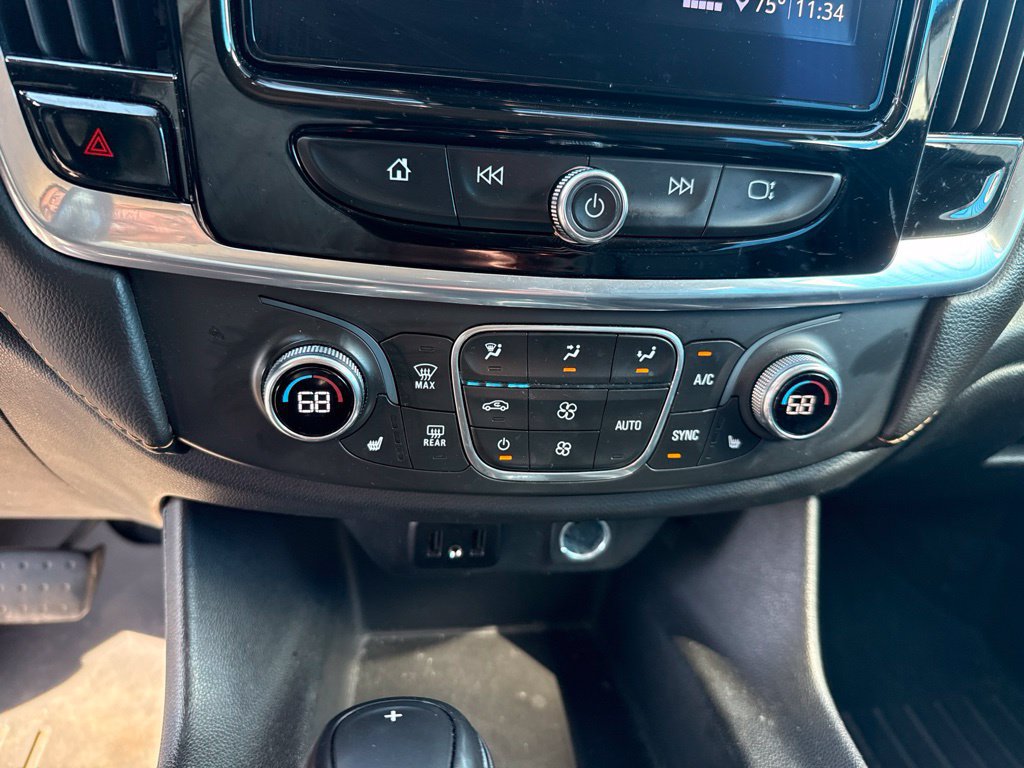 Used 2020 Chevrolet Traverse LT FWD image 30