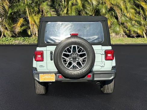 Used 2024 Jeep Wrangler Sahara image 6