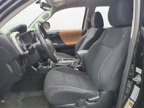 Used 2017 Toyota Tacoma SR5 w/ Tow Package image 9