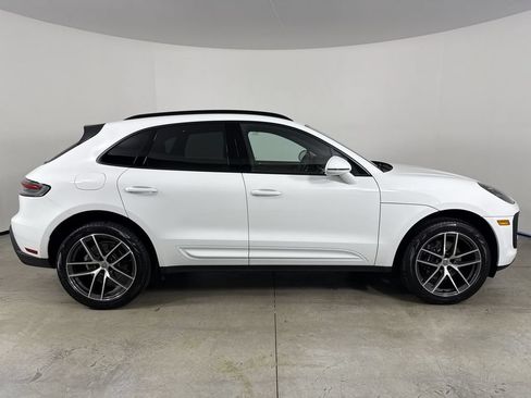 Certified 2025 Porsche Macan AWD/4WD image 8