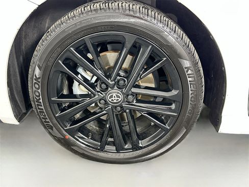 Used 2025 Toyota Camry SE image 30