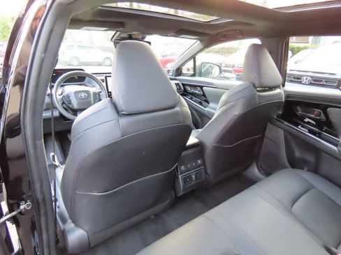 Used 2023 Toyota bZ4X AWD image 16