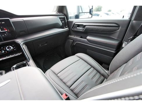 Used 2025 GMC Sierra 2500 AT4X AWD/4WD image 8