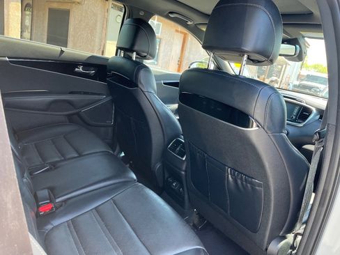 Used 2017 Kia Sorento SX image 37