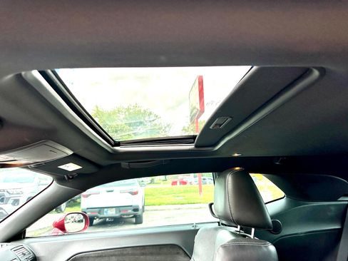 Used 2012 Dodge Challenger SRT8 w/ Premium Sound Group image 29