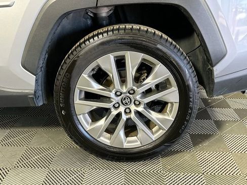 Used 2020 Toyota RAV4 Limited image 29