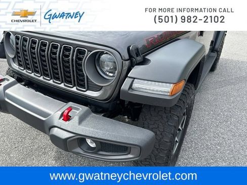 Used 2025 Jeep Wrangler Unlimited Rubicon w/ Convenience Group AWD/4WD image 14