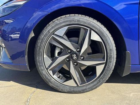 Used 2022 Hyundai Elantra Limited image 8