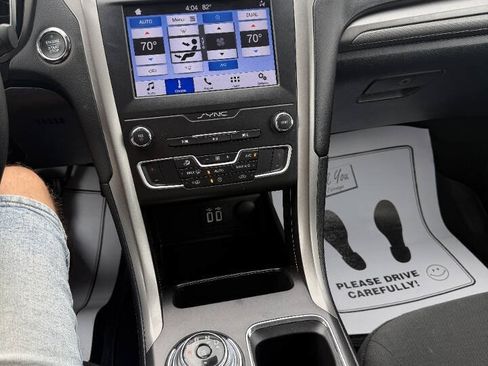 Used 2019 Ford Fusion SE FWD image 20