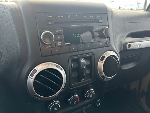 Used 2017 Jeep Wrangler Unlimited Sahara w/ Max Tow Package image 19