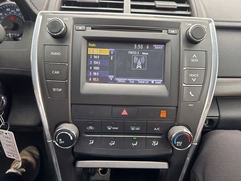 Used 2017 Toyota Camry LE FWD image 10