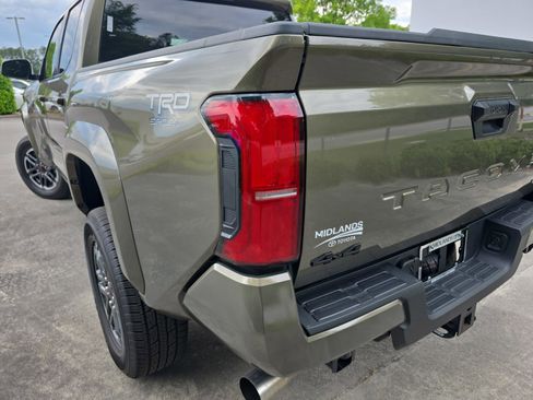 Used 2025 Toyota Tacoma TRD Sport AWD/4WD image 7
