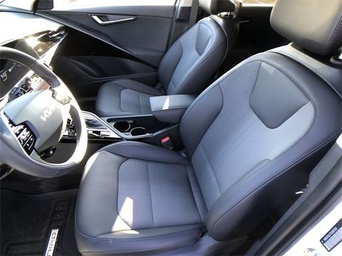 New 2025 Kia Niro EX image 11