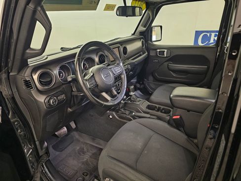 Used 2022 Jeep Gladiator Sport AWD/4WD image 3