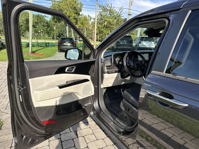 Used 2023 Kia Carnival EX w/ Paint Protection Package FWD image 22