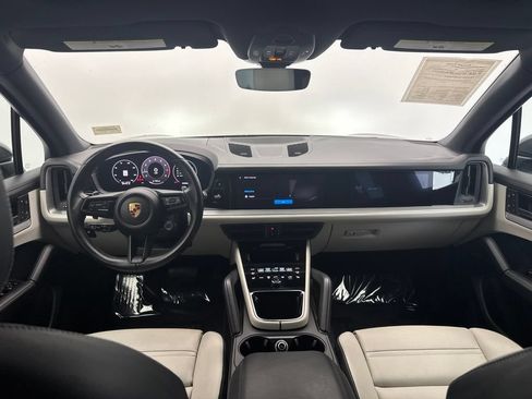 Certified 2024 Porsche Cayenne AWD/4WD image 10