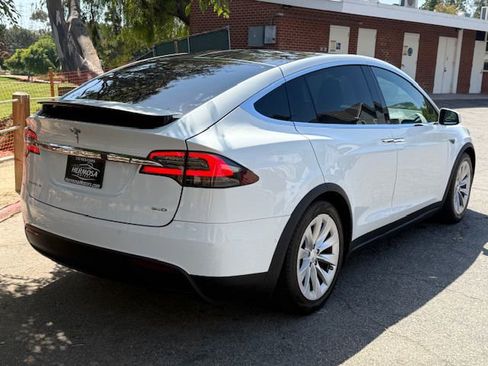 Used 2016 Tesla Model X 90D image 5