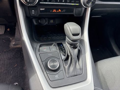 Used 2025 Toyota RAV4 XLE AWD/4WD image 17