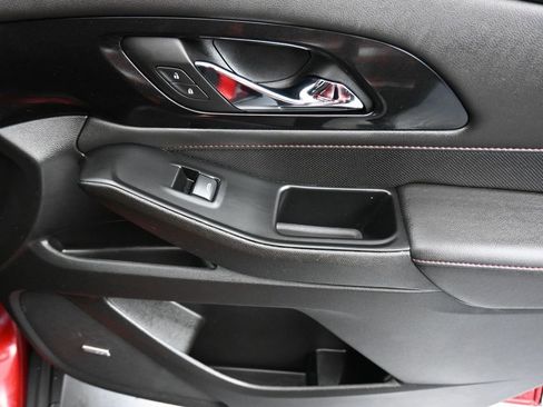 Used 2023 Chevrolet Traverse RS image 59