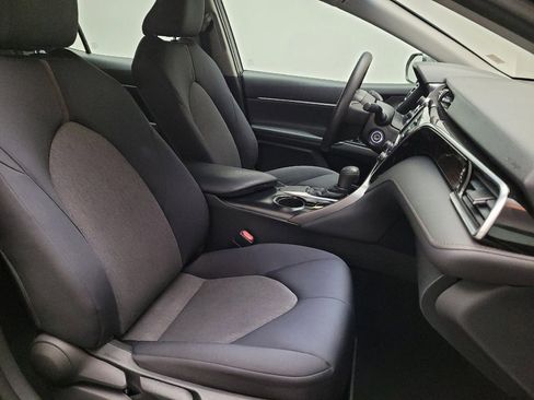 Used 2018 Toyota Camry LE image 21