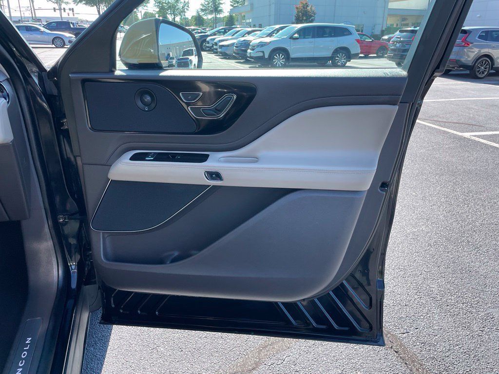 Used 2021 Lincoln Aviator Reserve w/ Elements Package Plus AWD/4WD image 29