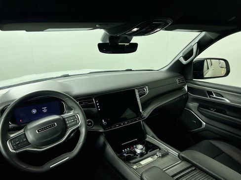 Used 2024 Jeep Wagoneer L Series II w/ Flexible Seating Group image 29