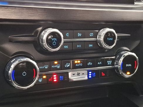 Used 2024 Ford F250 Lariat w/ Black Appearance Package image 15