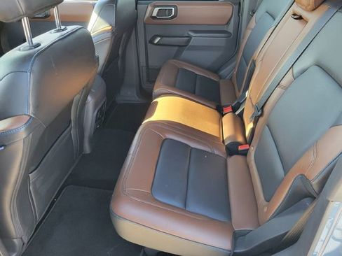 Used 2024 Ford Bronco Outer Banks image 8