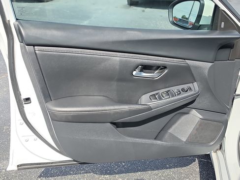 Used 2024 Nissan Sentra SV FWD image 16