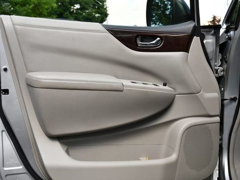 Used 2015 Nissan Quest SV FWD image 12